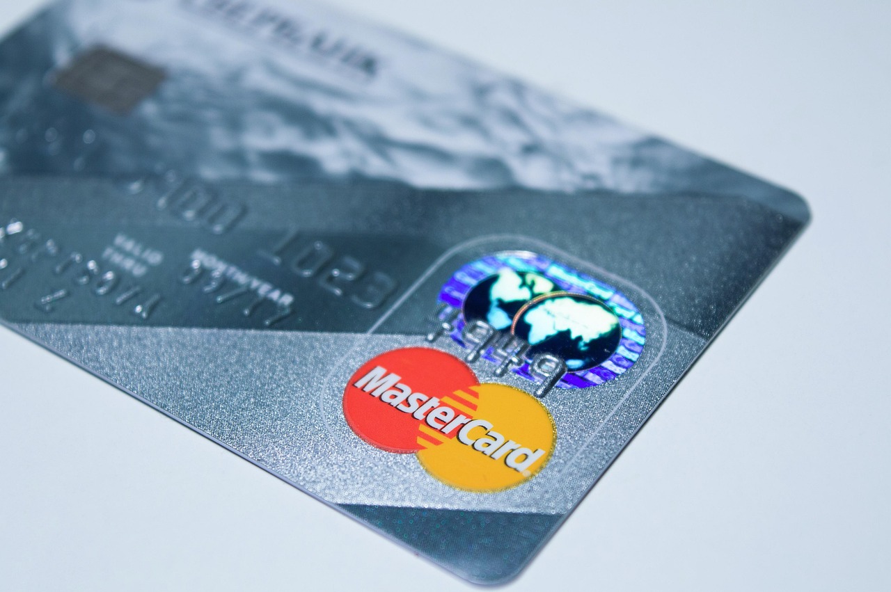 レンタカーをクレジットカードで借りる際の注意点は？