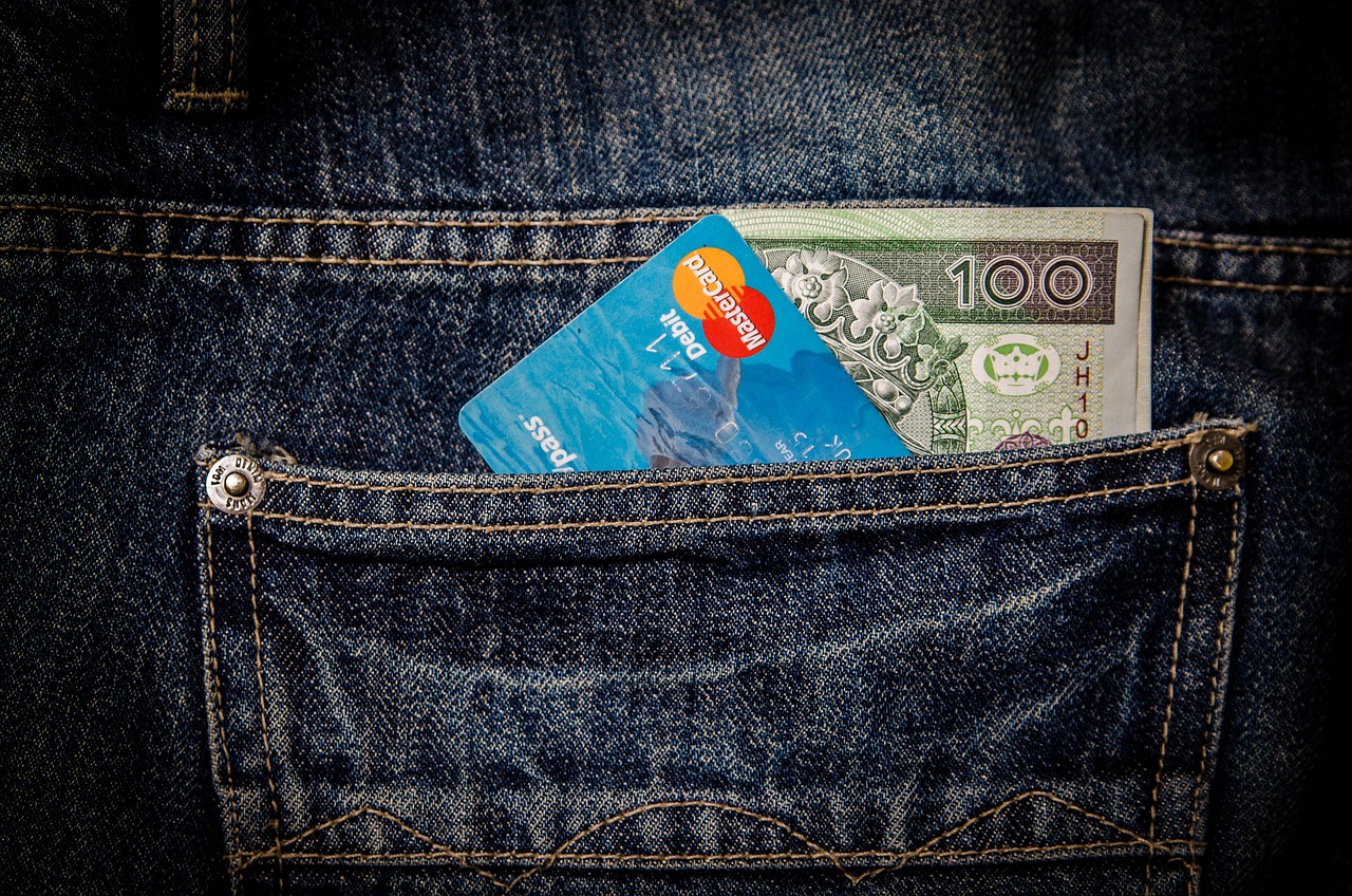 レンタカーをデビットカードで利用する際の注意点は？