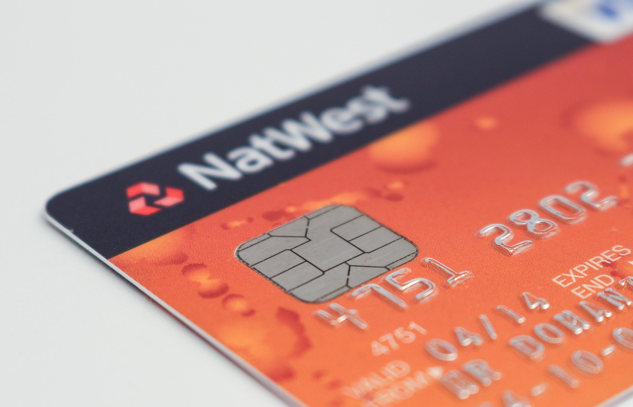 デビットカードでレンタカーを利用する際の注意点は？