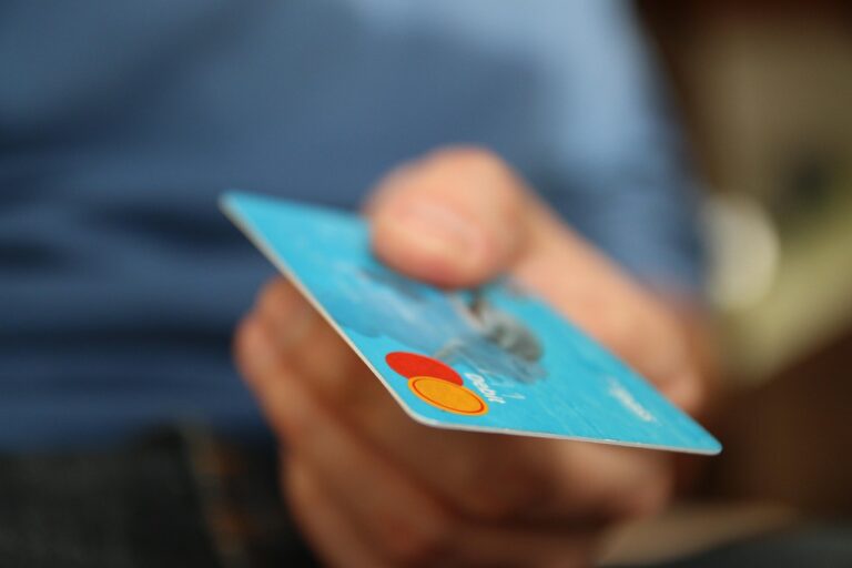 クレジットカードの料金比較はこれで決まり？