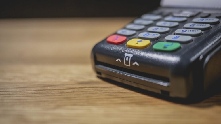 クレジットカード購入前に知っておくべき注意点は？
