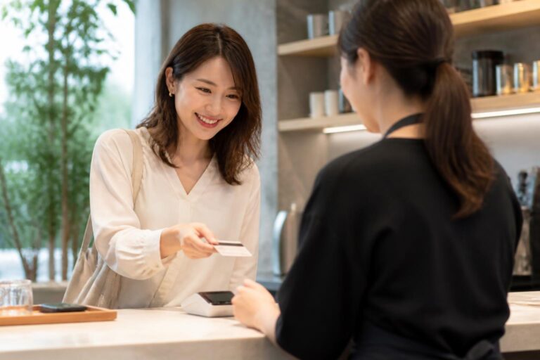 高還元カードの家族カードは年会費がかかる？